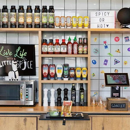 Moxy Frankfurt Airport Hotel Kelsterbach