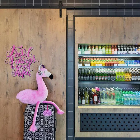 Moxy Frankfurt Airport 3*