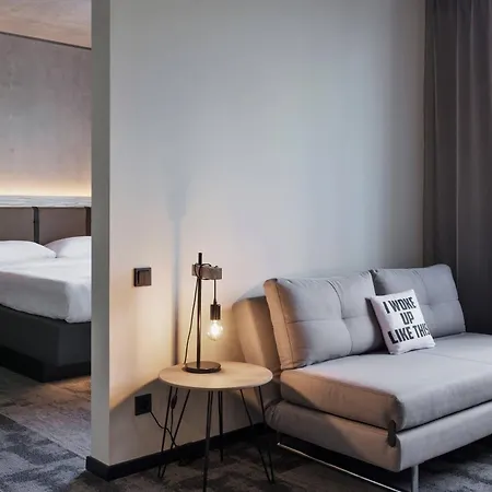 Moxy Frankfurt Airport كلسترباخ