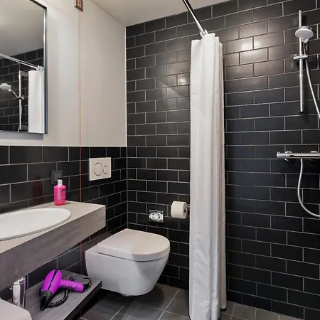 Moxy Frankfurt Airport Hotel