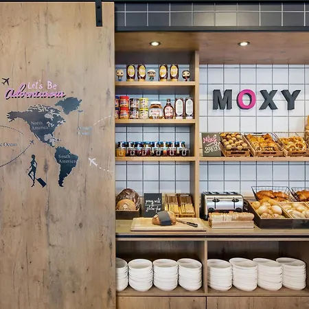 Moxy Frankfurt Airport 3*