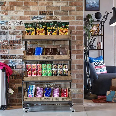 Moxy Frankfurt Airport Hotel 3*