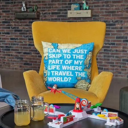 Moxy Frankfurt Airport فندق