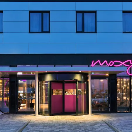 호텔 Moxy Frankfurt Airport 4*