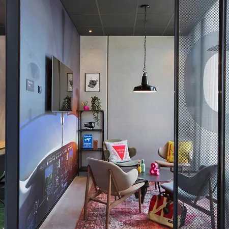 Moxy Frankfurt Airport 3*