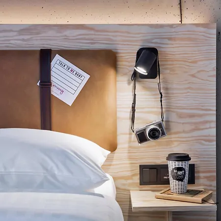 Moxy Frankfurt Airport 3*