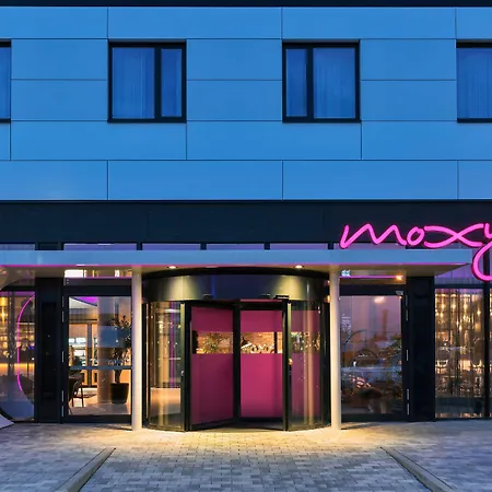 Moxy Frankfurt Airport Hotel 3*