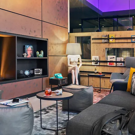 Moxy Frankfurt Airport 3*