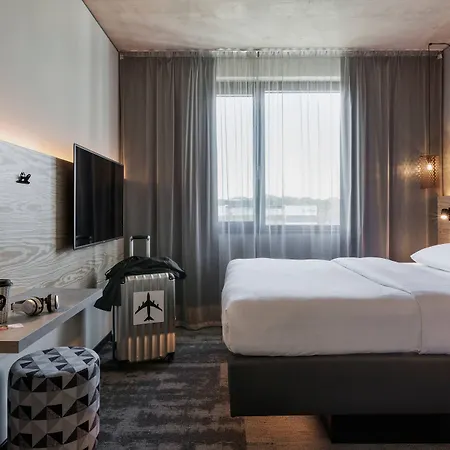 Moxy Frankfurt Airport Hotel