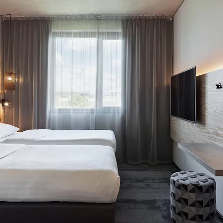 호텔 Moxy Frankfurt Airport 4*