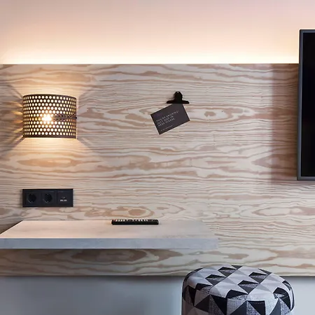 Hotel Moxy Frankfurt Airport 3*