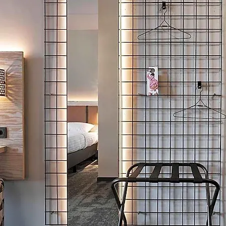 Moxy Frankfurt Airport 4*