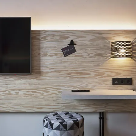Hotel Moxy Frankfurt Airport 4*