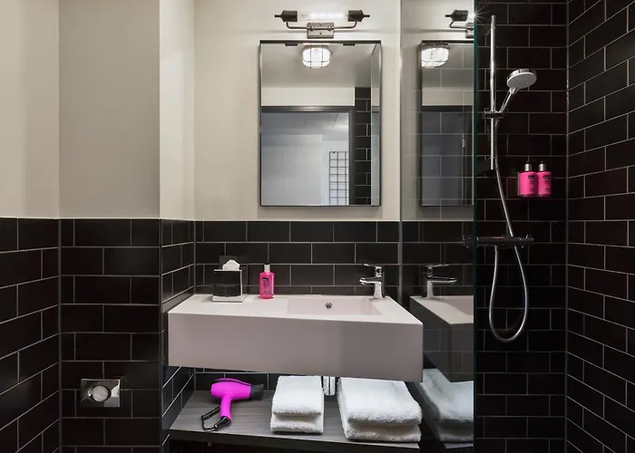 Hotel Moxy Frankfurt Airport 3*