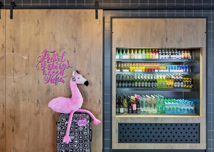 Moxy Frankfurt Airport 3*