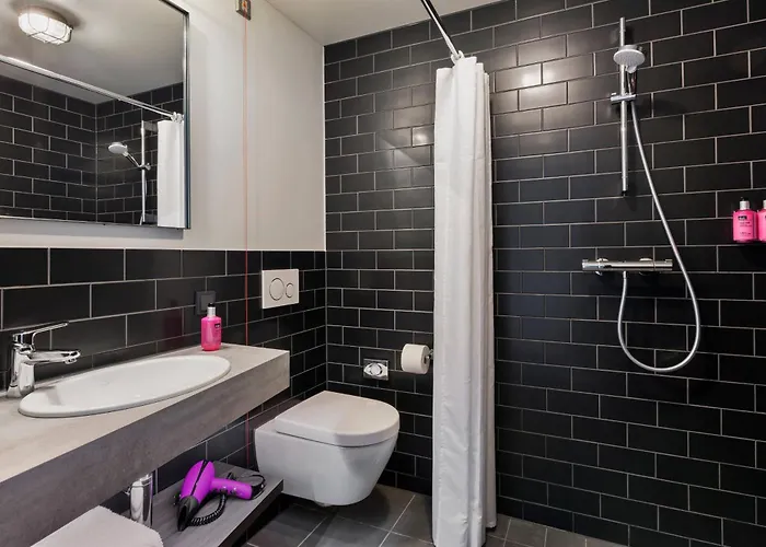 Moxy Frankfurt Airport Hotel