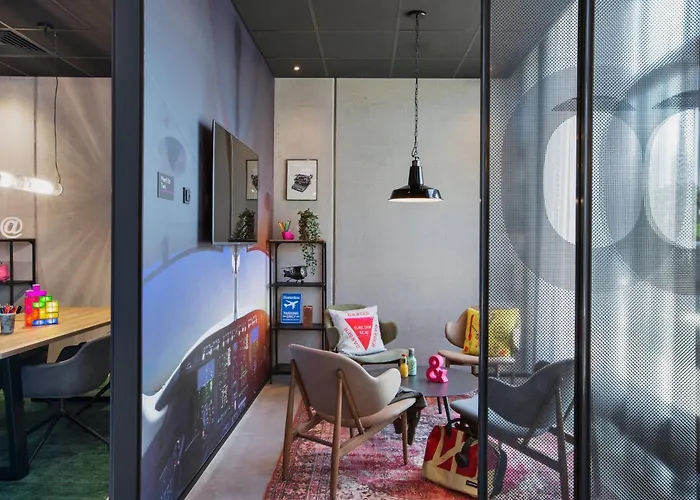 Moxy Frankfurt Airport 3*