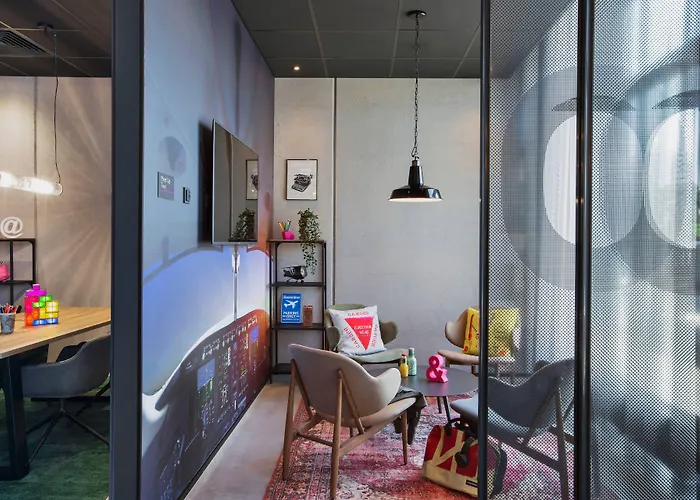 Moxy Frankfurt Airport 3*