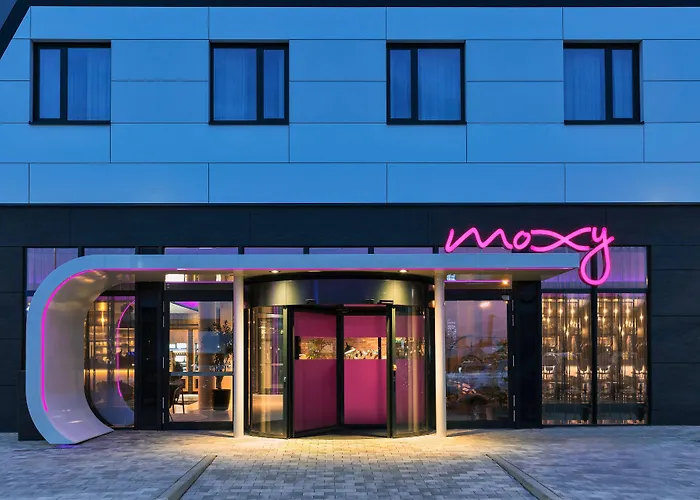 Moxy Frankfurt Airport Hotel 3*