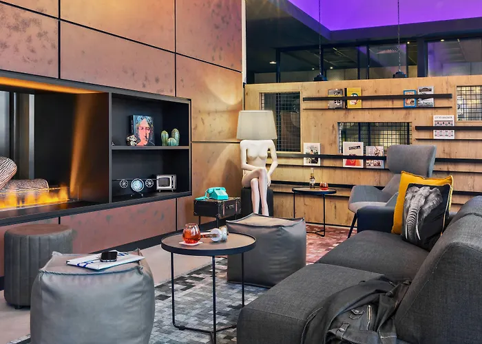 Moxy Frankfurt Airport 3*