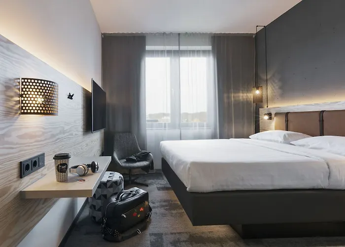 Moxy Frankfurt Airport Hotel 3*