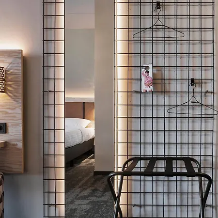 Moxy Frankfurt Airport 4*