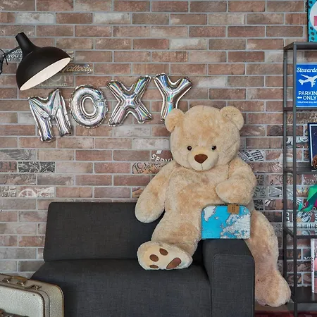 Moxy Frankfurt Airport Szálloda 4*