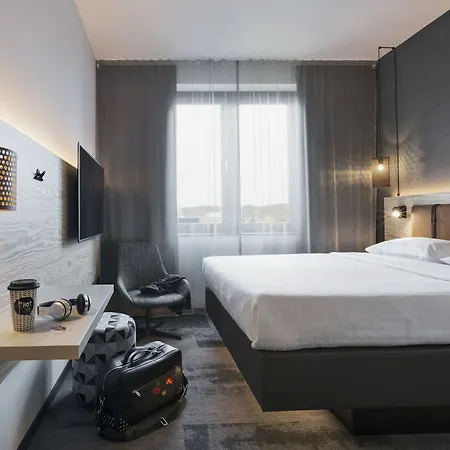 Moxy Frankfurt Airport Szálloda 4*